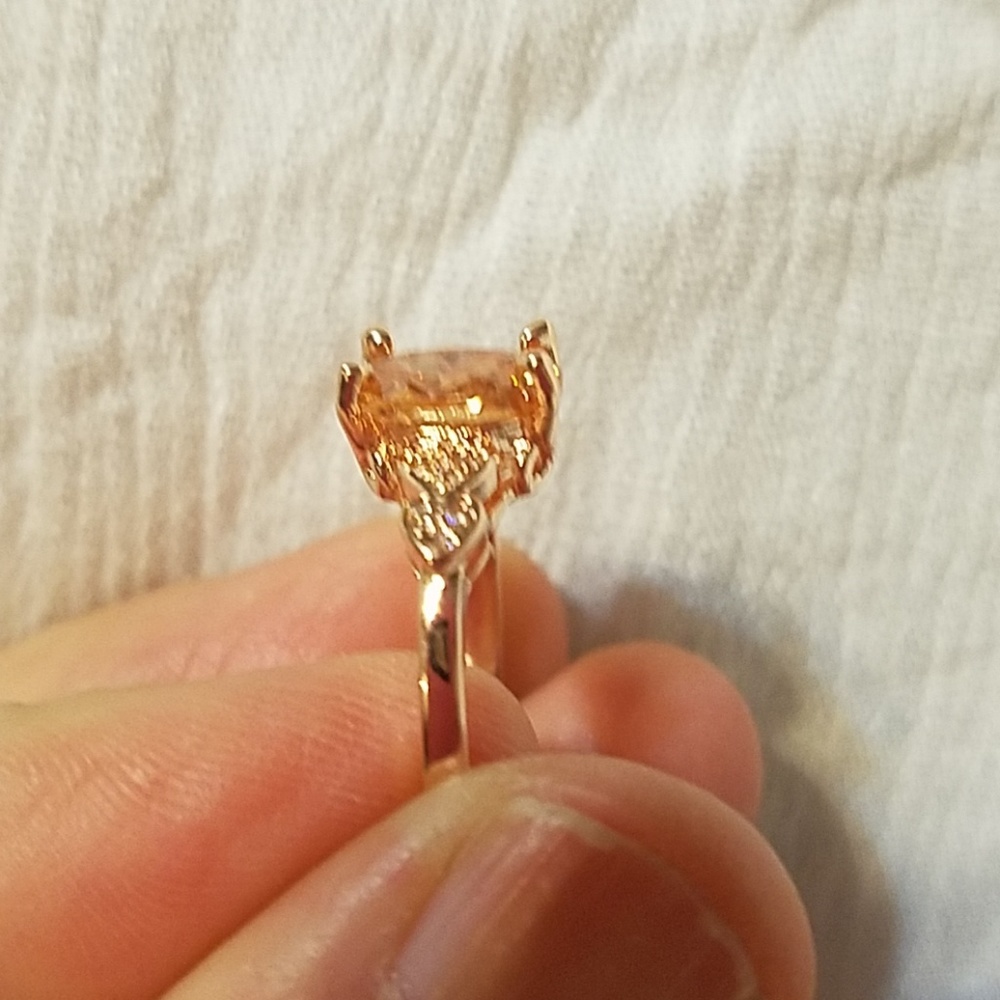 Stunning ring - Picture 3 of 5